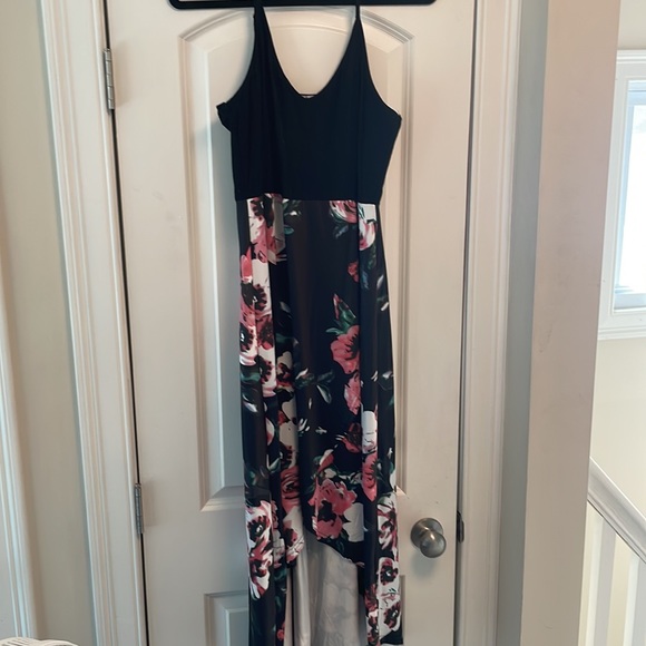 Black and Floral Dress - Picture 4 of 4